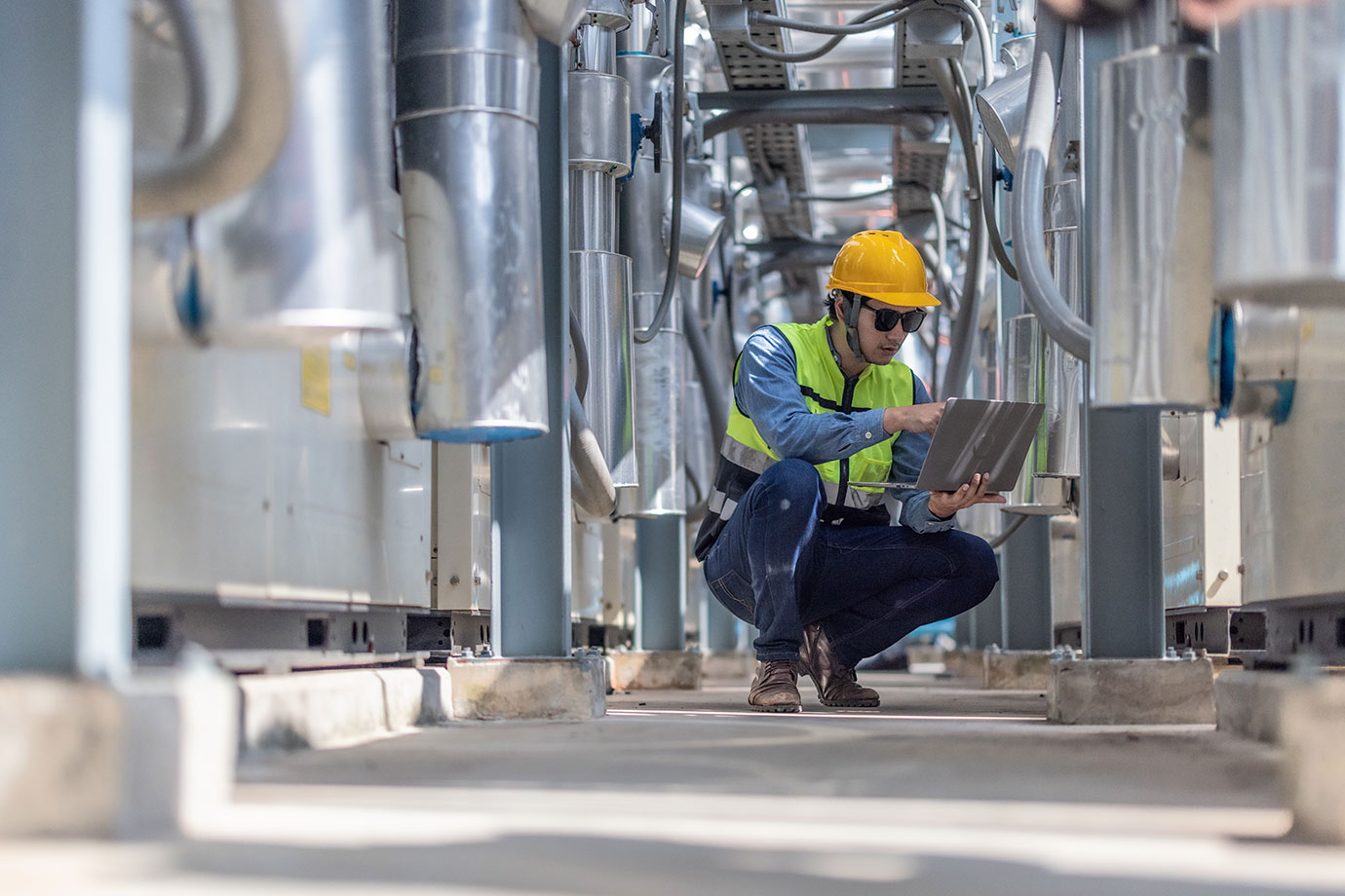 industrial-engineer-troubleshooting-hvac-system-2024-10-15-02-25-31-utc